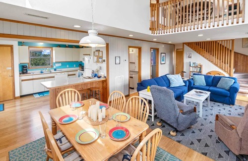 Avon House | Soundside Cottage Close to Beach with Stunning Views, Screened Porch, Smart TVs