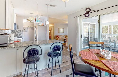 Gulf Breeze House | Soundside Vibes | House in Gulf Breeze with a pool, firepit, and beach access