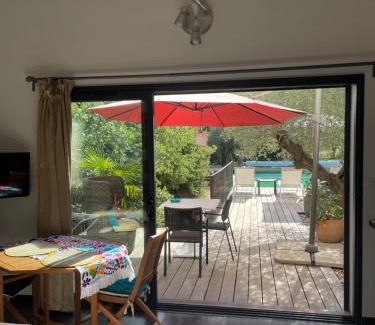 Saint-Maximin-la-Sainte-Baume Bed & Breakfast | Sous les oliviers - Piscine chauffée - Studios de standing tout-équipés