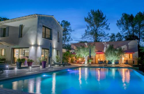 Saint-Maximin-la-Sainte-Baume Bed & Breakfast | Sous les oliviers - Piscine chauffée - Studios de standing tout-équipés