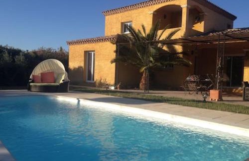 Saint-Jean-de-Cornies Villa | Sous la Paillote.