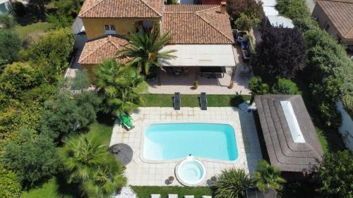 Saint-Jean-de-Cornies Villa | Sous la Paillote.