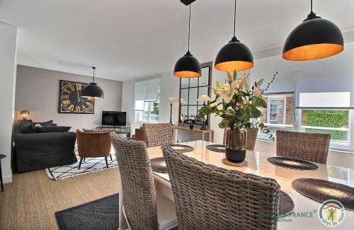 Crehen House | Sous le cerisier