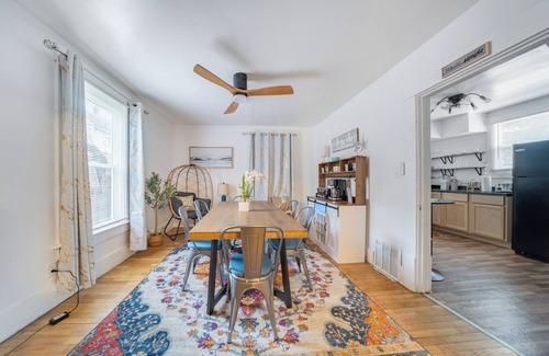 Akron House | South Akron 3 bedroom 1 bath home: king bed, Smart TVs