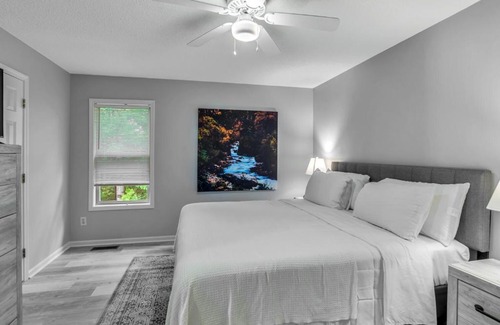 Royal Pines House | South Asheville Townhome 14 B