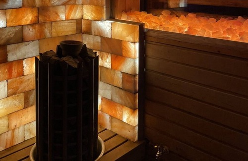 Swanley Other | South East Sauna Modern and Luxurious 1-bedroom Guest House