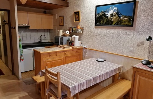 Les Deux Alpes Apartment | South expo studio, heart resort, calm, ski to door