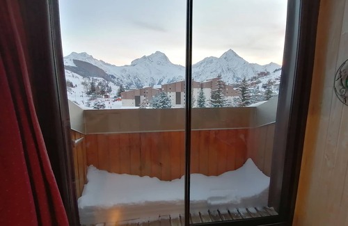 Les Deux Alpes Apartment | South expo studio, heart resort, calm, ski to door