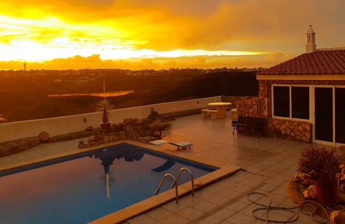 Aljezur Villa | South facing villa w. private pool, yoga room and beautiful vistas