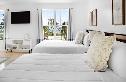 Flamingo/Lummus Hotel | South Florida Escape! Walk to Versace Mansion and Lummus Park