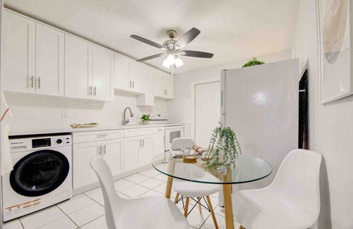 Riverside Park Apartment | South Florida Oasis: Comfortable and Central #5