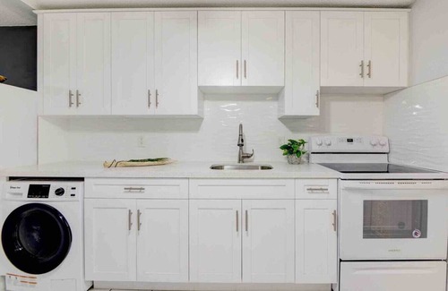 Riverside Park Apartment | South Florida Oasis: Comfortable and Central #5