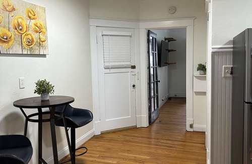 St. Louis Apartment | South Hampton Apartment with Balcony