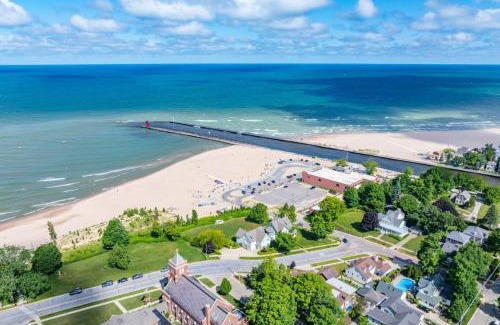 South Haven House | South Haven 5BR Near Lake Michigan