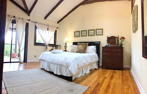 Los Angeles Bed & Breakfast | South Landing Inn