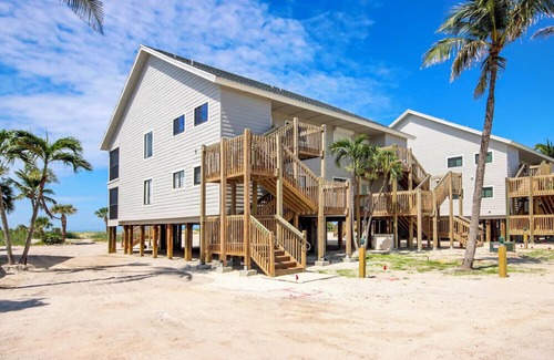 Captiva House | South Seas Beach Cottage 1415: Newly Remodeled Gulf-Front Bliss