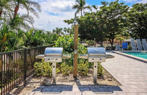 Captiva House | South Seas Beach Cottage 1415: Newly Remodeled Gulf-Front Bliss