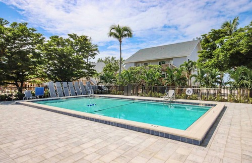 Captiva House | South Seas Beach Cottage 1415: Newly Remodeled Gulf-Front Bliss