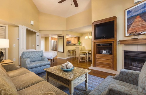 Round Hill Village Cabin | South Shore Charming 2-bedroom lodge in Zephyr Cove