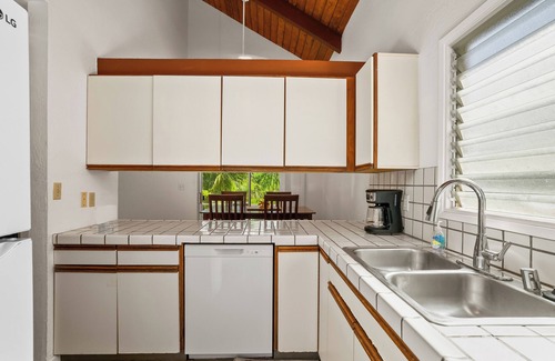 Poipu Cottage | South Shore Island Getaway at Poipu Crater 7