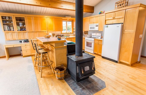 Clinton House | South Whidbey Island: Large Waterfront Home - Private Beach on Cultus Bay