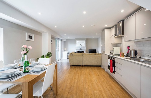 Church End House | South Woodford E18 - Lovely 2 Bed 2.5 Bath House