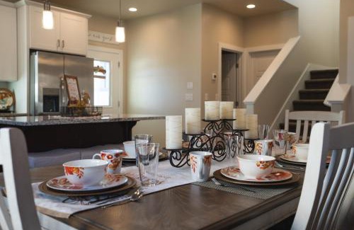 Hildale House | South Zion Coral Cliffs - 4 bed, 3 bath, hot tub, deck