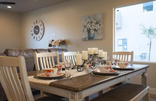 Hildale House | South Zion Coral Cliffs - 4 bed, 3 bath, hot tub, deck