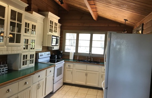 French Lick Cabin | Southern Grace Cabin Hot Tub! 5 Star CLEAN! French Lick, IN - Private w/views!