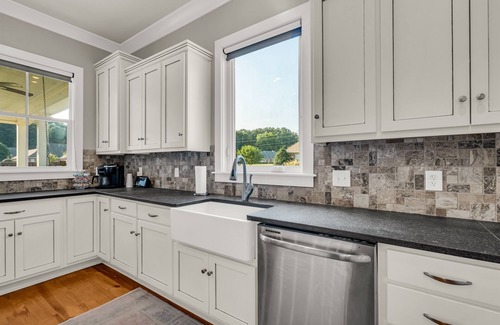 Starkville House | Southern Laurel House | 5BR Game-Day Retreat Near MSU
