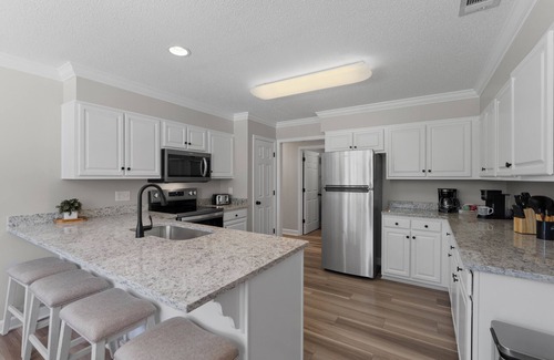 Rincon House | Southern Oaks Retreat - Theater, Game Room, Putting Green, Office, Massage Chair