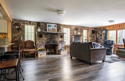 Laporte Cottage | "Southern Shores" on Lake Mokoma