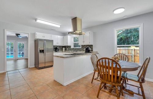 Statesboro House | Southern Splash Retreat Poolside Paradise by GSU