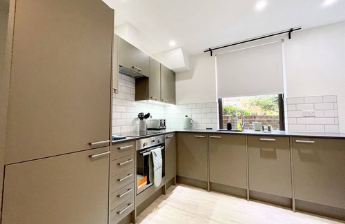 Exeter Apartment | Southernhay Court - by STAYTOR