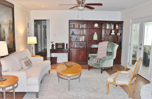 SouthPark House | Southpark Spacious Pet Friendly Home with Sunroom and Garage
