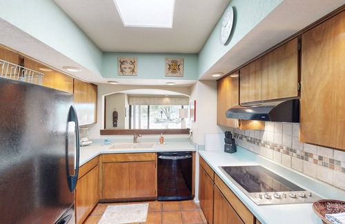 Catalina Foothills Estates House | Southwestern home with mountain views, grill, shared pool