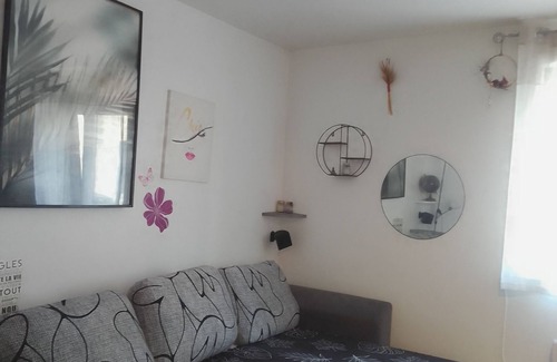 Saint-Hippolyte Apartment | Spacious studio between sea and mountains