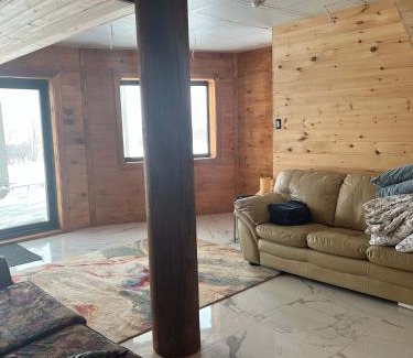 Notre-Dame-Auxiliatrice-de-Buckland Ski Chalet | Spa & Comfort - Chalet des Originaux