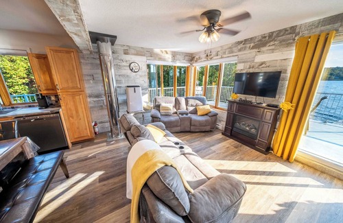 Lac-Etchemin Ski Chalet | SPA - Lake - Foosball Table - Chalet le Relaxarium