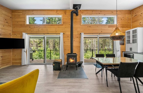 Mauricie Ski Chalet | Spa, Nature & Riverside Escape - Ecureuil Gris