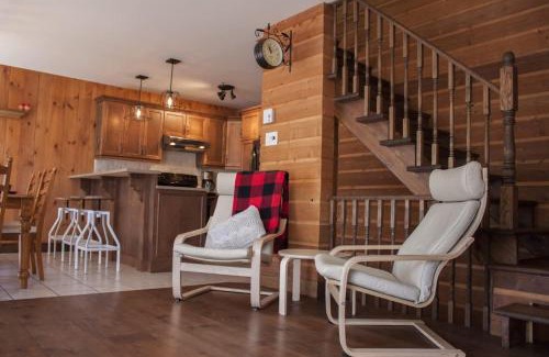 Notre-Dame-Auxiliatrice-de-Buckland Ski Chalet | Spa Pool table Mountain - Chalet Avalanche