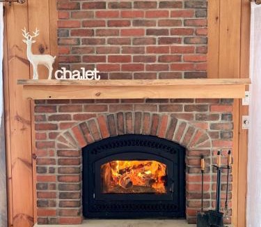 Notre-Dame-Auxiliatrice-de-Buckland Ski Chalet | Spa Pool table Mountain - Chalet Avalanche