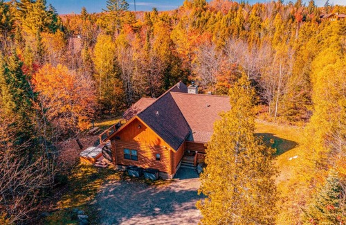 Fiddler Lake Resort Ski Chalet | SPA/Sauna/Exterior Pool/Lake/Bee