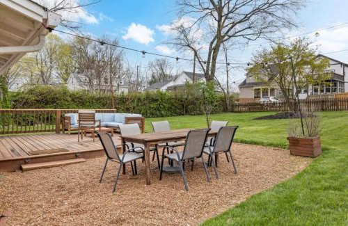 Woodbine House | Space Cowboy - Firepit Huge yard close2downtown