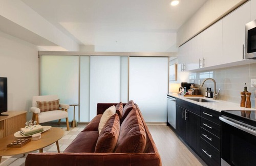 Lower Queen Anne Apartment | Space Needle Views | Vivid Suite