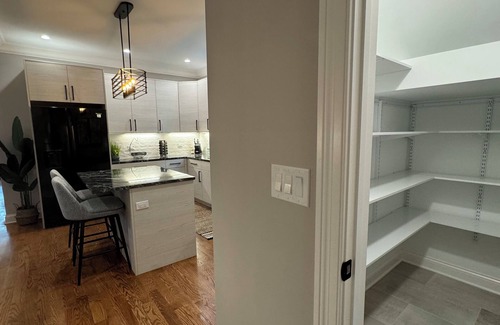 Oak Park Apartment | Space&style New rehab, first flr + bsmt of duplex, driveway prkng, walk to train