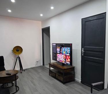 Foix Apartment | Spacieux 120 m2 en 3 chambres centre Foix - 2 sdb et 2 wc - Parking gratuit à 1 Minute