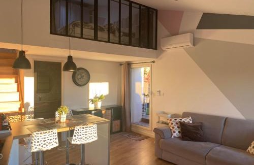 Hyeres City Centre Apartment | Spacieux duplex, vue mer et belle terrasse