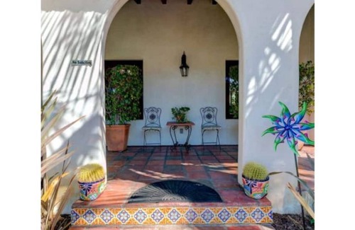 View Park-Windsor Hills House | Spacious Spanish-Style 4/3