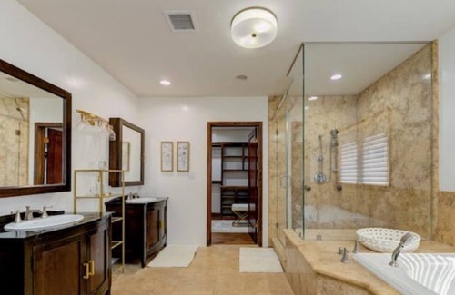 View Park-Windsor Hills House | Spacious Spanish-Style 4/3